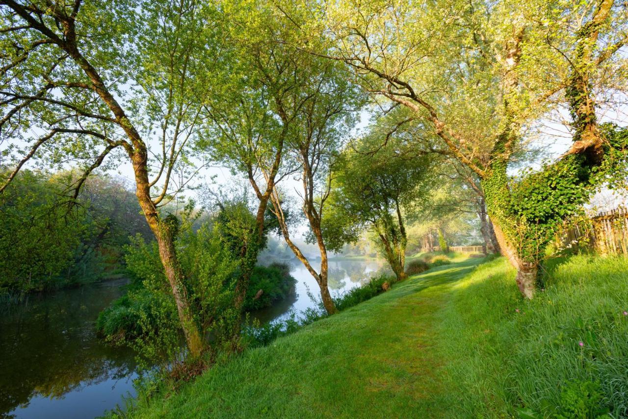 Our Goldfinch 1- Sleeps 2 Persons- Private Hot Tub-Pet Friendly-Tranquil Holiday Away From It All Yet Not Far From St Austell- The Holiday Home Has One Bedroom, Living And Dining Area, Equipped Kitchen-Decking-Outdoor Furniture-Fishing Lakes And More Grampound Extérieur photo