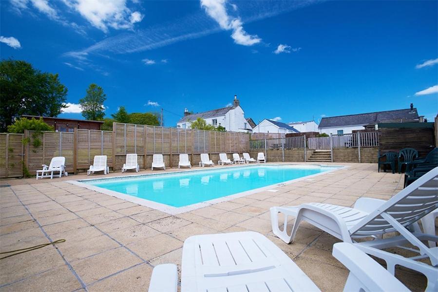Our Goldfinch 1- Sleeps 2 Persons- Private Hot Tub-Pet Friendly-Tranquil Holiday Away From It All Yet Not Far From St Austell- The Holiday Home Has One Bedroom, Living And Dining Area, Equipped Kitchen-Decking-Outdoor Furniture-Fishing Lakes And More Grampound Extérieur photo