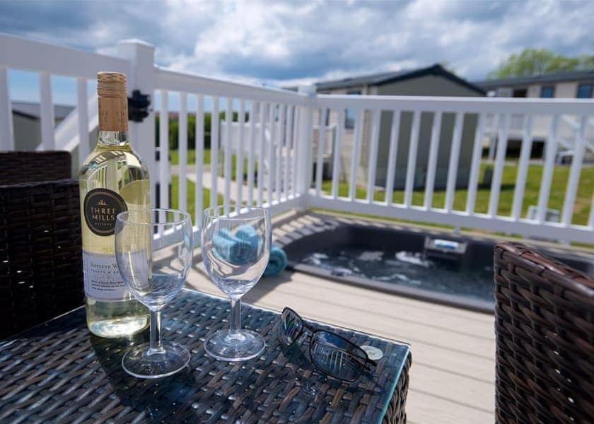 Our Goldfinch 1- Sleeps 2 Persons- Private Hot Tub-Pet Friendly-Tranquil Holiday Away From It All Yet Not Far From St Austell- The Holiday Home Has One Bedroom, Living And Dining Area, Equipped Kitchen-Decking-Outdoor Furniture-Fishing Lakes And More Grampound Extérieur photo