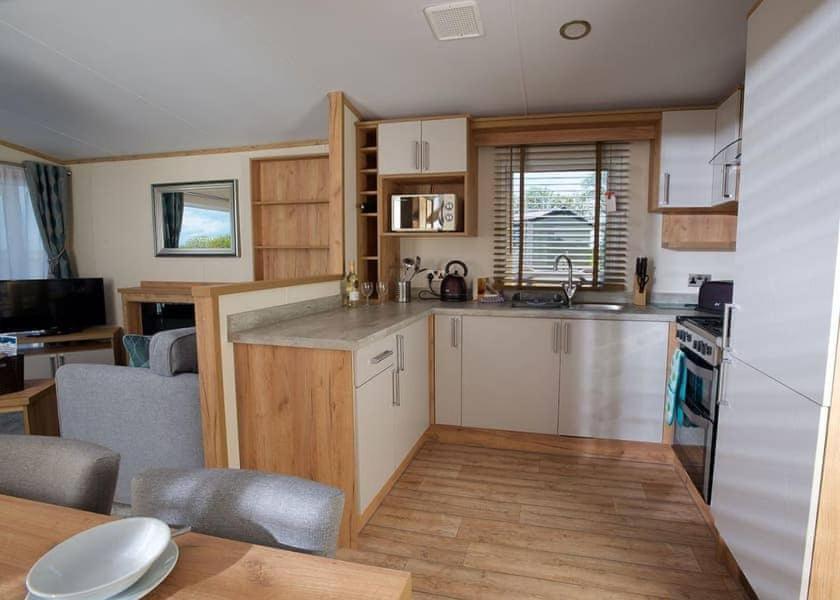Our Goldfinch 1- Sleeps 2 Persons- Private Hot Tub-Pet Friendly-Tranquil Holiday Away From It All Yet Not Far From St Austell- The Holiday Home Has One Bedroom, Living And Dining Area, Equipped Kitchen-Decking-Outdoor Furniture-Fishing Lakes And More Grampound Extérieur photo