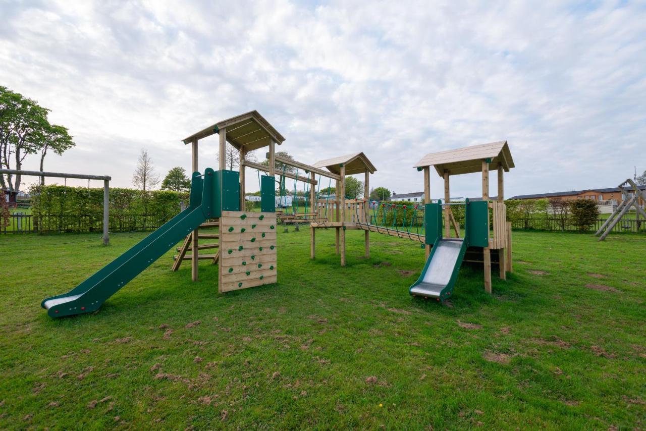 Our Goldfinch 1- Sleeps 2 Persons- Private Hot Tub-Pet Friendly-Tranquil Holiday Away From It All Yet Not Far From St Austell- The Holiday Home Has One Bedroom, Living And Dining Area, Equipped Kitchen-Decking-Outdoor Furniture-Fishing Lakes And More Grampound Extérieur photo